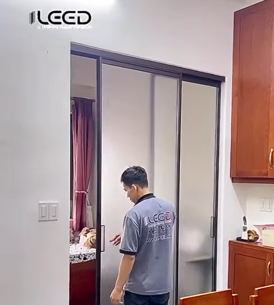 [VIDEO] Cửa Slim lùa thanh mảnh, an toàn, thẩm mỹ cho WC